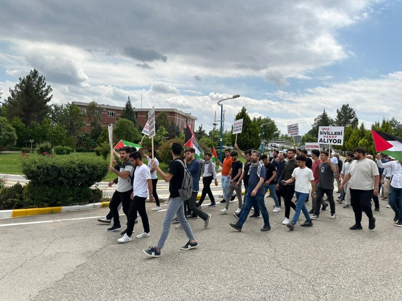ADYÜ öğrencileri Filistin için yürüdü: İsrail’i protesto ettiler